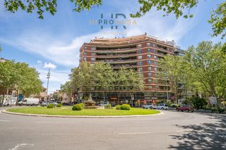Piso  Passeig sunyer. Exclusiva vivienda reformada con vistas y luz natural en pla�a l
