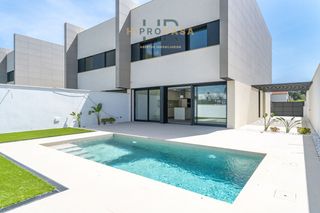 Casa adossada  Edmund halley. Chalet pareado en cambrils halley