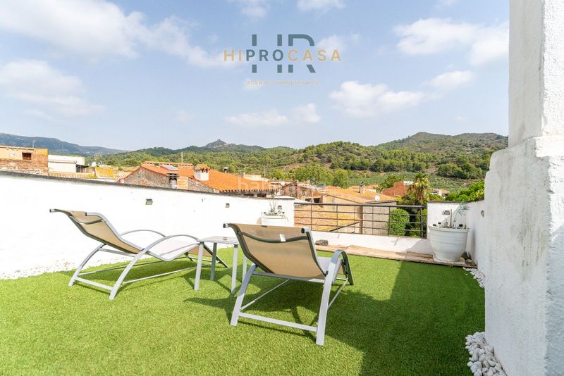 Foto 9bbe095b-59a5-4b7d-9429-a6e584123dba. Casa amb piscina a Vilanova d´Escornalbou