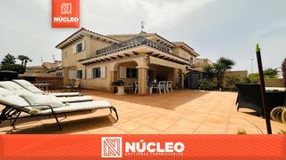 Maison jumelée  Calle abeto. Fantástico chalet reformado con gran terraza privada