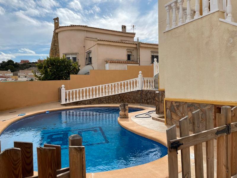 Foto 16c51aff-c08d-45ec-b255-ba6b25532fe6. Chalet with parking pool in Rojales