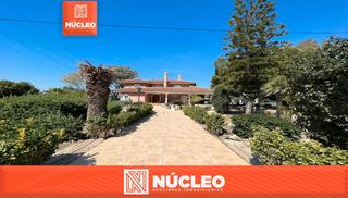 Xalet a Callosa de Segura. Impresionante chalet con 3600m2, cascada, garaje, 7 habitaciones