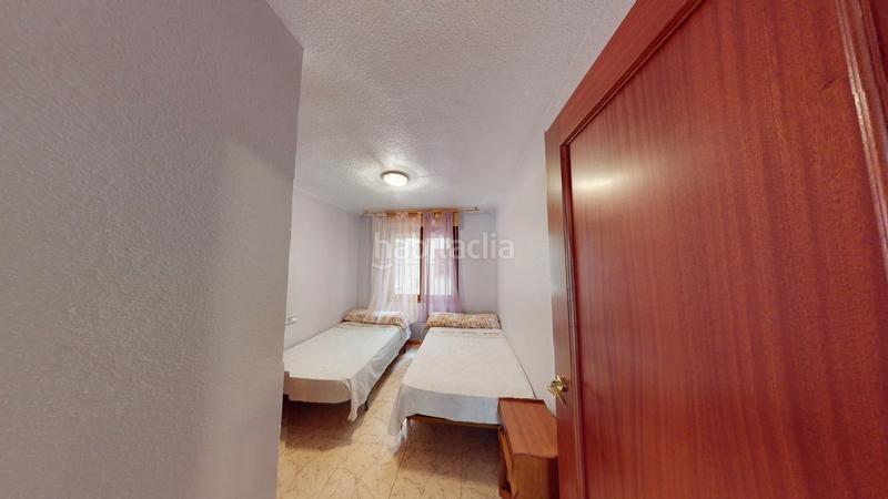 Foto 134f9c7e-00b4-4eb9-a89e-89c01c775a56. Piso  de 4 habitaciones a un paso de la playa en Torrevieja