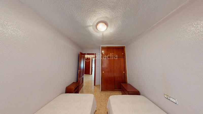 Foto f7a81460-d909-4dad-b246-223798c6b43d. Piso  de 4 habitaciones a un paso de la playa en Torrevieja