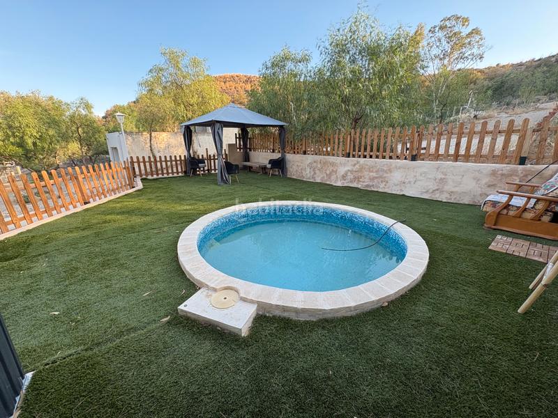 Foto 5a6f0f72-4df3-4787-b719-300a503f403c. Affitto chalet con camino parcheggio piscina in Peña de las Águilas Elche / Elx