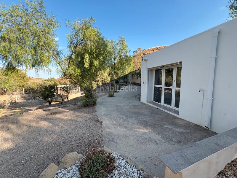 Foto 8f41b4bb-e093-4252-bbcf-f8e3dd57e853. Affitto chalet con camino parcheggio piscina in Peña de las Águilas Elche / Elx