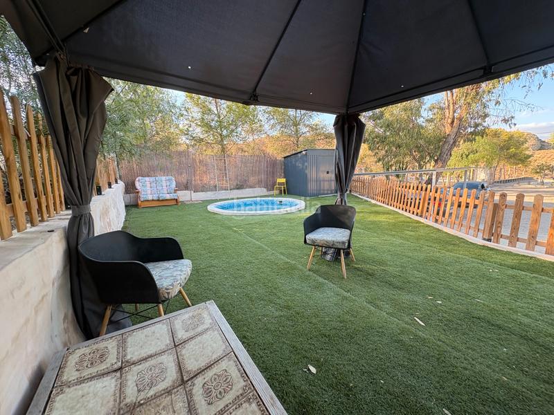 Foto 7ec9f986-c5fe-4afc-b874-6bcb7e41dace. Lloguer xalet amb xemeneia aparcament piscina a Peña de las Águilas Elche / Elx