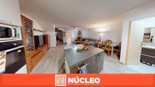Casa pareada en Calle urbano arregui 63. Dúplex con terraza, 2 patios y chimenea a pocos minutos de la pl