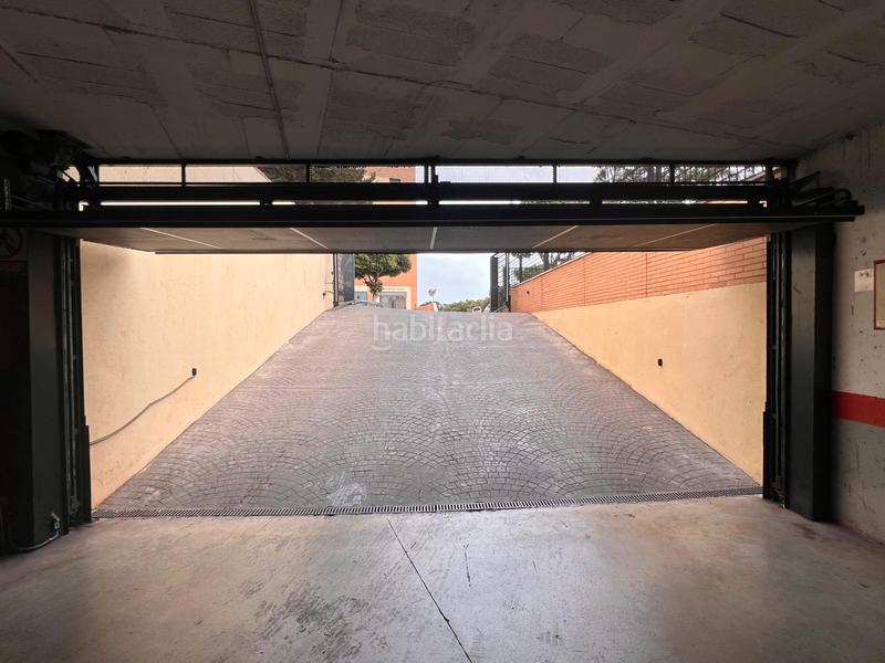 Foto bbd51b46-3c65-40e3-aa36-93f87160e4c1. Piso  en venta en calle conrado del campo en El Pinillo Torremolinos