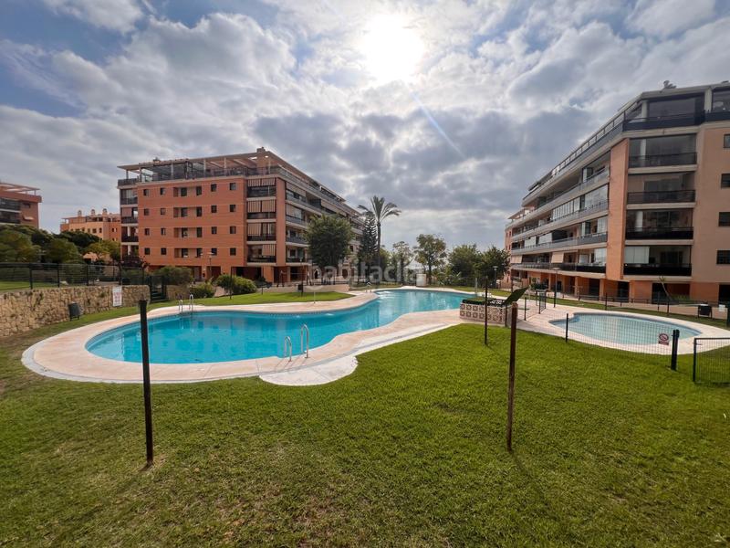 Foto d13818cf-e7c2-43d0-8f9d-e0f0b43e609a. Piso  en venta en calle conrado del campo en El Pinillo Torremolinos