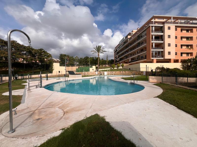 Foto daffca2f-a570-4dc1-a992-46ec55192336. Piso  en venta en calle conrado del campo en El Pinillo Torremolinos