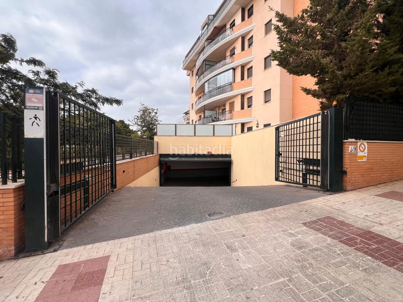 Foto e5e72a95-a5e5-43fc-a1c1-f926c09a39b5. Piso  en venta en calle conrado del campo en El Pinillo Torremolinos