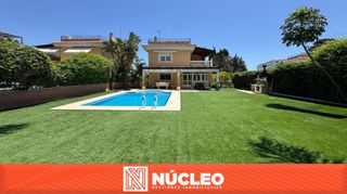 Chalet  Calle sotileza. Espectacular chalet independiente en torremolinos