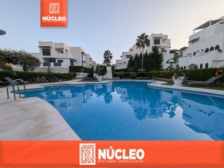 Ground floor  Calle igualeja. Apartamento con jardín privado en golf hills estepona