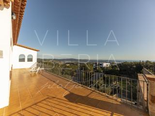 Maison à N/a 285. Preciosa villa con vistas panorámicas