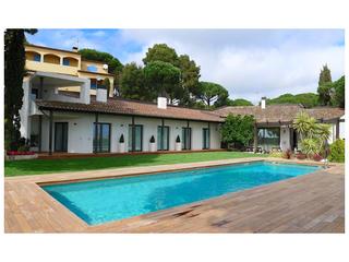 Casa  N/a. Moderna villa con vistas al mar
