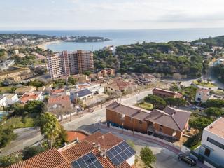Maison  N/a. Lujosa casa de nueva construcción con piscina y vistas al mar