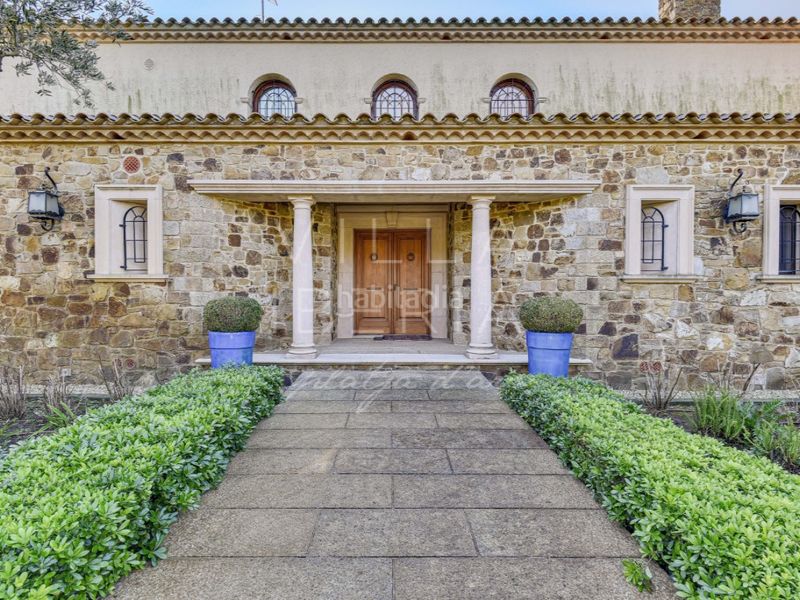 Foto c7fc1705-44f5-403d-9585-6414f816f6de. Casa en calle talaia urb mas nou 714 propiedad única en el mercado en Platja d´Aro