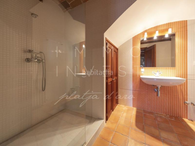 Foto 2a989368-34ff-4b2e-a63f-5875754fb6af. Casa amb calefacció aparcament piscina a Fenals Platja d´Aro