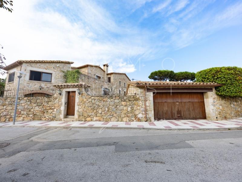 Foto 856e02a3-7039-452d-a982-d58bfc2a5bfe. Casa amb calefacció aparcament piscina a Fenals Platja d´Aro