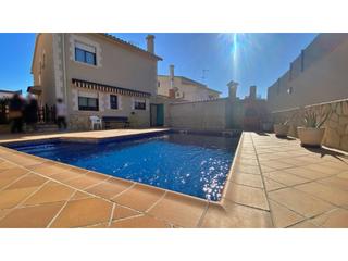 Casa a Calle cal rei 4. Impecable casa con piscina en el centro urbano
