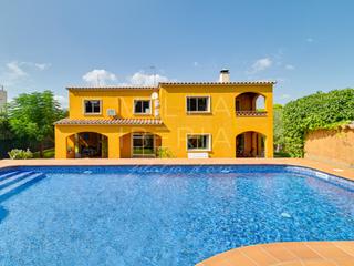 Casa a Calle domenech i montaner 13. Exclusiva propiedad en torre valentina villa principal con apart