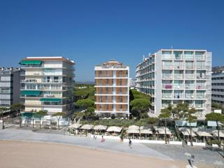 Apartament  N/a. Exclusiva segunda planta en primera línea de mar con terraza