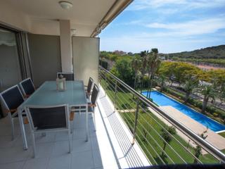 Apartament a N/a. Elegante ático con vistas al puerto en port daro, platja daro