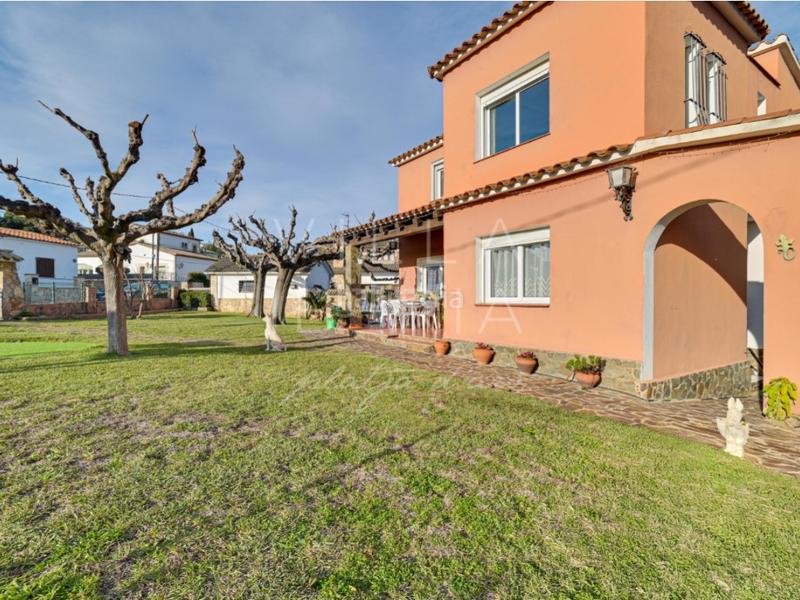 Foto 23b7a6b2-e97a-4aaa-bc24-54631b799351. Casa en calle sud 3 encantador chalet completamente reformado en Calonge