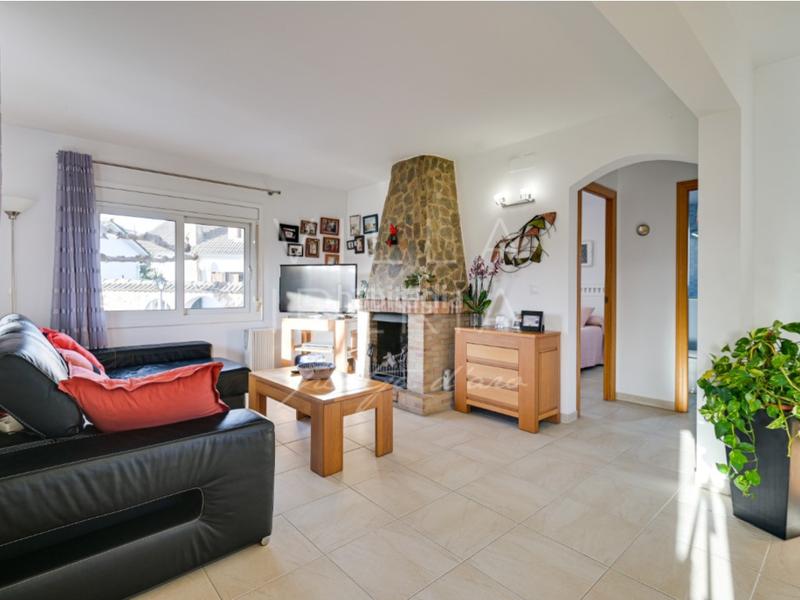 Foto 2894b327-1541-43ca-814e-eb6aee625304. Casa en calle sud 3 encantador chalet completamente reformado en Calonge