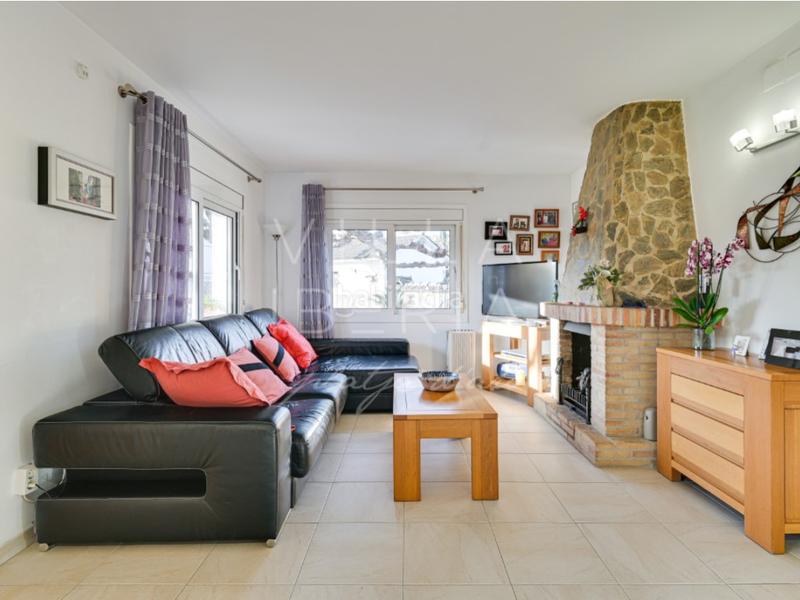 Foto ffdd4c1b-56fd-4331-af23-5f64e505d04d. Casa en calle sud 3 encantador chalet completamente reformado en Calonge