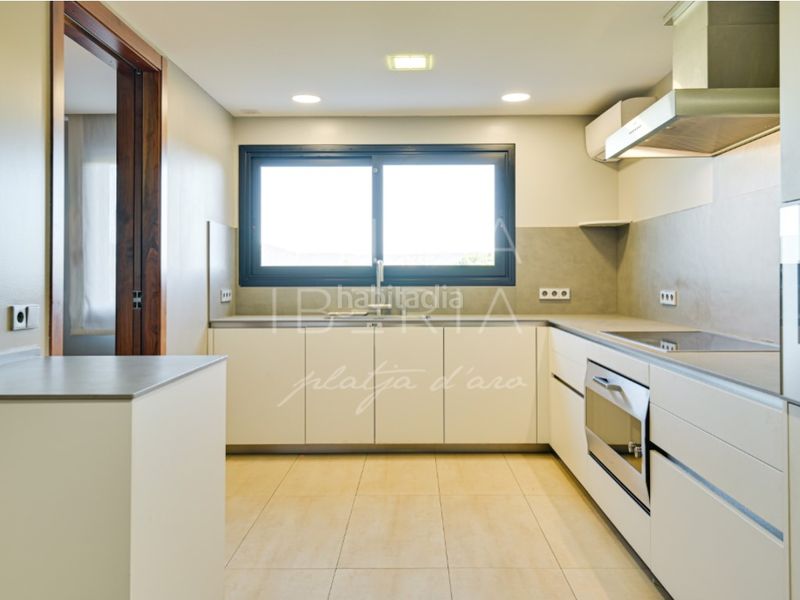 Foto 3959299e-93f1-4e5f-b89c-9f54b87caee2. Casa en calle hubert burrus 407 villa exclusiva con pista de tenis en el golf de santa cristina daro en Santa Cristina d´Aro