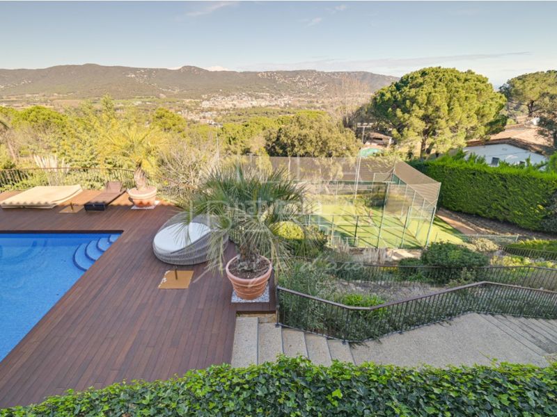 Foto 42d6ab10-79ce-40e4-914c-e2ef58970e6b. Casa en calle hubert burrus 407 villa exclusiva con pista de tenis en el golf de santa cristina daro en Santa Cristina d´Aro