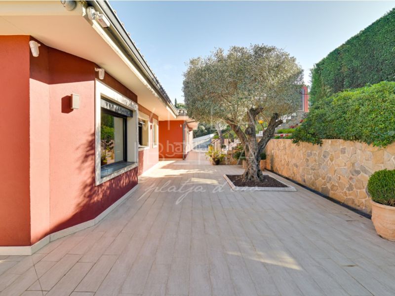 Foto 4bd004d5-7f67-4273-bc08-aecd899039f0. Casa en calle hubert burrus 407 villa exclusiva con pista de tenis en el golf de santa cristina daro en Santa Cristina d´Aro