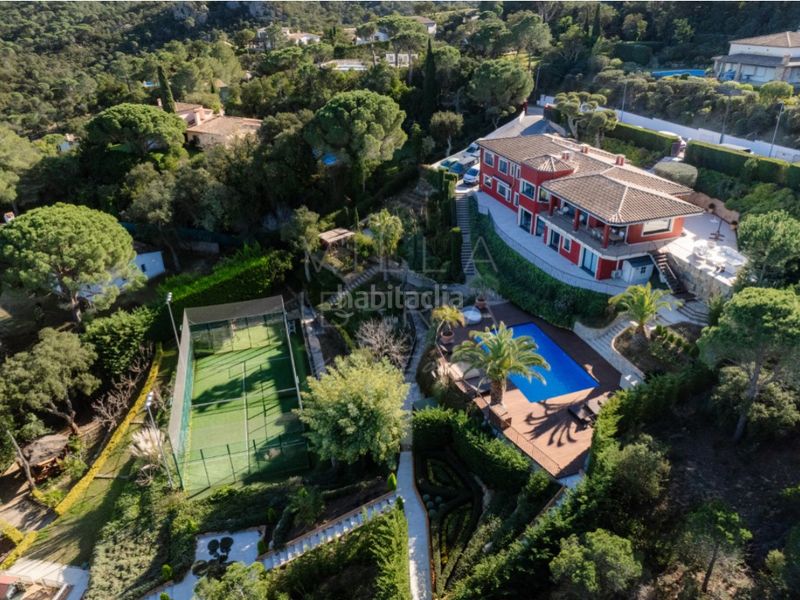 Foto 4c596f9a-0e60-4591-bbc9-7e27ca80fa2a. Casa en calle hubert burrus 407 villa exclusiva con pista de tenis en el golf de santa cristina daro en Santa Cristina d´Aro