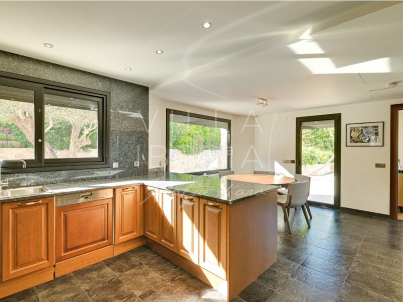 Foto 4e6ddfc4-00de-420c-a9b3-122aa8c3fb3f. Casa en calle hubert burrus 407 villa exclusiva con pista de tenis en el golf de santa cristina daro en Santa Cristina d´Aro