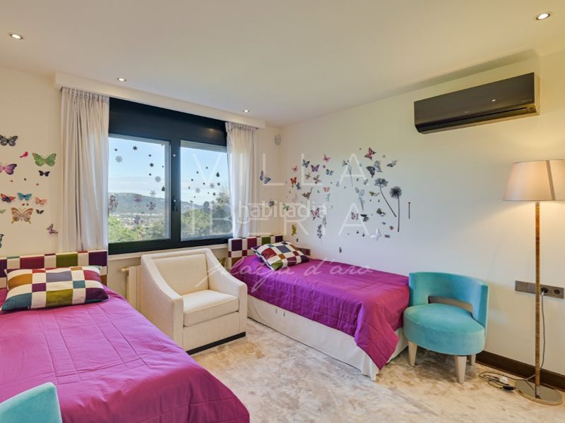 Foto 7c8f132d-6efa-4a58-8872-f117d5c1aaa0. Casa en calle hubert burrus 407 villa exclusiva con pista de tenis en el golf de santa cristina daro en Santa Cristina d´Aro