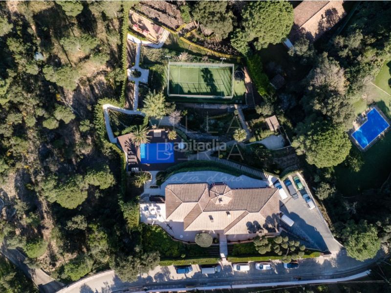 Foto 941ea237-5672-4f27-b3a1-b7eb55a5062a. Casa en calle hubert burrus 407 villa exclusiva con pista de tenis en el golf de santa cristina daro en Santa Cristina d´Aro