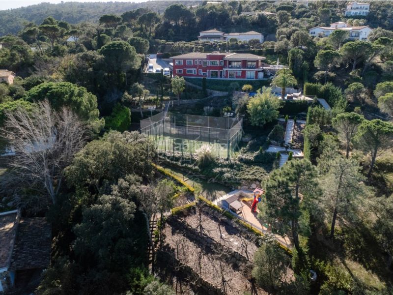 Foto a75169d1-5abf-4577-9c95-c29de70cff2d. Casa en calle hubert burrus 407 villa exclusiva con pista de tenis en el golf de santa cristina daro en Santa Cristina d´Aro