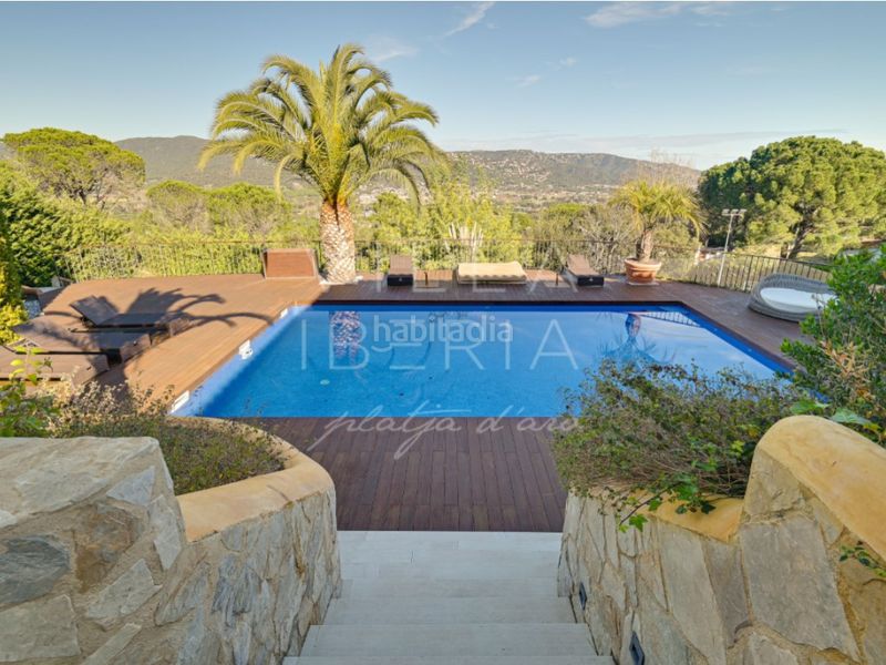 Foto cf957a33-cb7a-4854-9ffd-ed68acf4b35b. Casa en calle hubert burrus 407 villa exclusiva con pista de tenis en el golf de santa cristina daro en Santa Cristina d´Aro