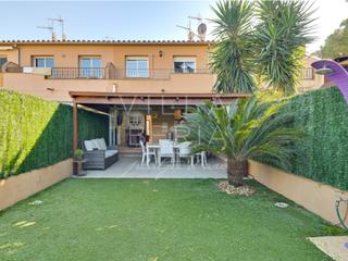 Casa a Calle de les sorres 19. Bonita casa adosada en zona residencial tranquila, a 10 minutos