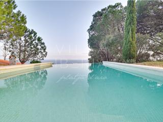 Casa a Calle can pey 9. Exclusiva villa con vistas panorámicas al mar en punta brava