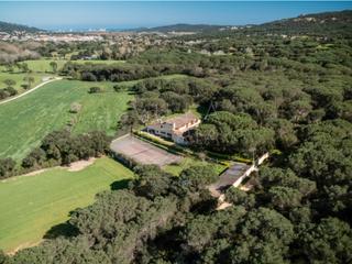 Casa en Barrio solius 28. Exclusiva finca con piscina, pista de tenis y total privacidad e