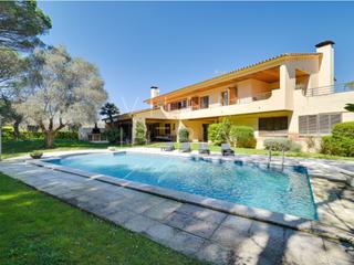 Casa a Barrio solius 28. Exclusiva finca con piscina, pista de tenis y total privacidad e