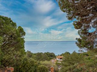Casa a Calle can pey 9. Exclusiva villa con vistas panorámicas al mar en punta brava