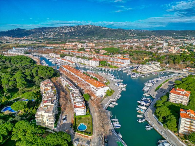 Foto 9f848250-e17f-4ba6-b3c6-d1dc1a027fc4. Apartament a carretera mar i llum 8 a Port d´Aro Platja d´Aro