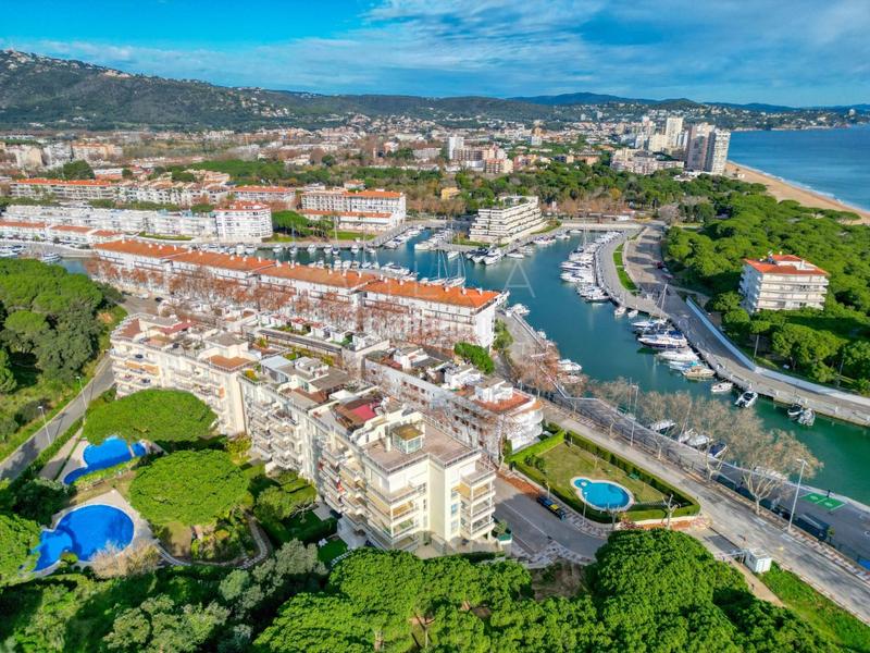 Foto f0feba85-315d-4f25-8f67-b3b19ae72e08. Apartament a carretera mar i llum 8 a Port d´Aro Platja d´Aro