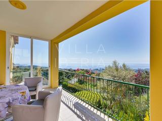Maison à Calle romanya 103. Villa en cim daro con vistas espectaculares al mar