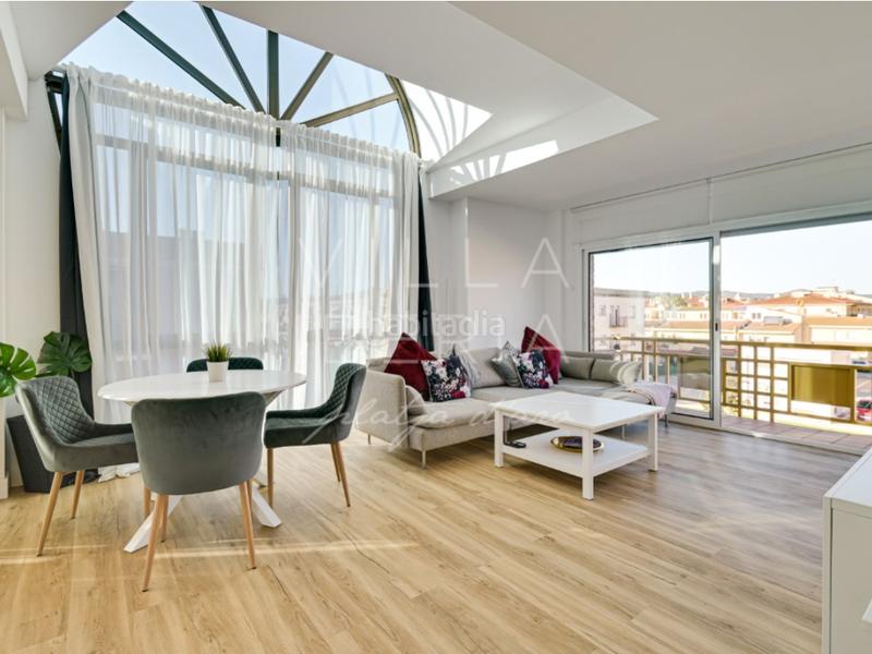 Foto 8d4b88a0-dbf6-4376-a683-56de5e0154a8. Apartamento en calle mallorca 34 en exclusiva ático dúplex con terraza a 400 m del paseo marítimo en Palamós