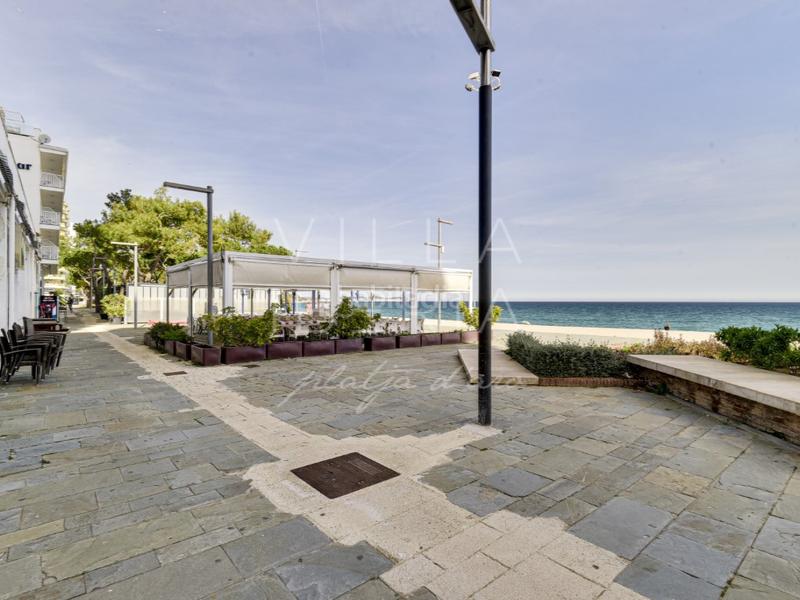 Foto 6aee1244-dd96-4e62-bffd-70af4b9bc56e. Apartamento en passeig maritim piso reformado en primera línea de mar playa central de platja daro en Platja d´Aro